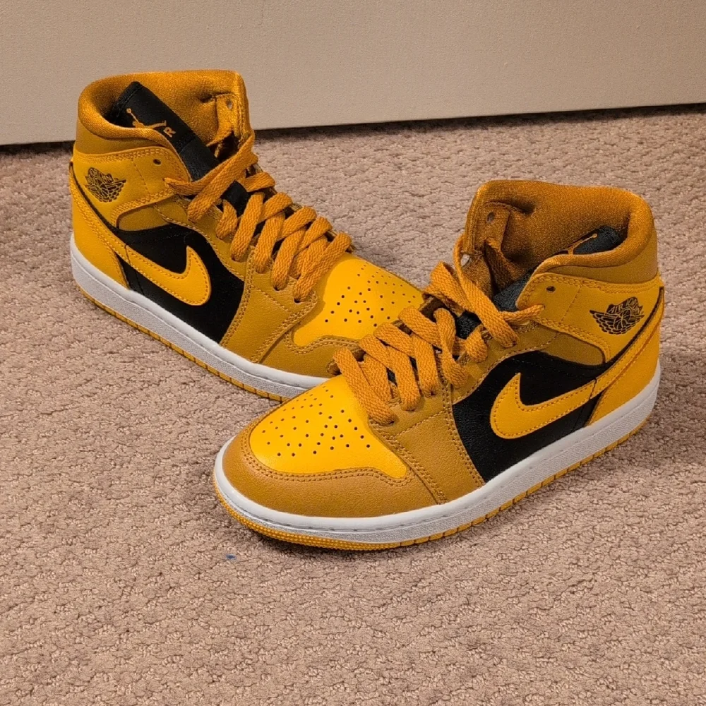 Air Jordan 1 Men's Chutney Black and Gold Sneakers NEW No Box